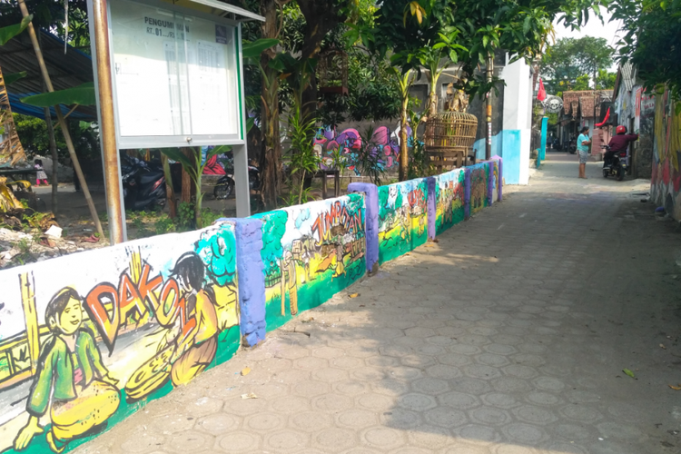 Keseruan Mural Dolanan Tempo Dulu Di Kediri